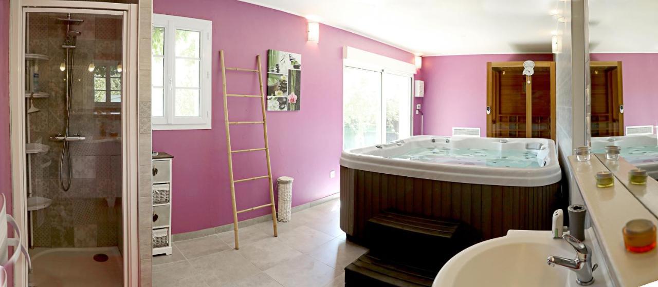 Au Coeur Du Bien-Etre, Gite Avec Piscine Chauffee Et Couverte, Spa, Sauna, Massages Monteaux Exteriér fotografie